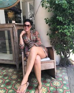 Luz Elena González feet photo thumbnail