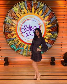 Luz Elena González feet photo thumbnail