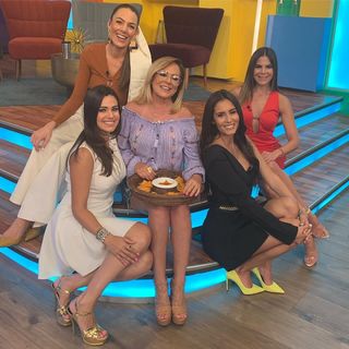 Luz Elena González feet photo thumbnail