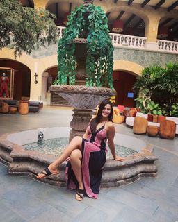 Luz Elena González feet photo thumbnail