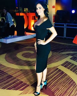 Luz Elena González feet photo thumbnail