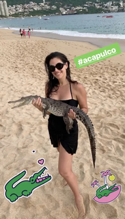 Luz Elena González feet photo thumbnail