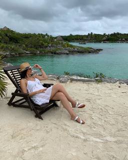 Luz Elena González feet photo thumbnail