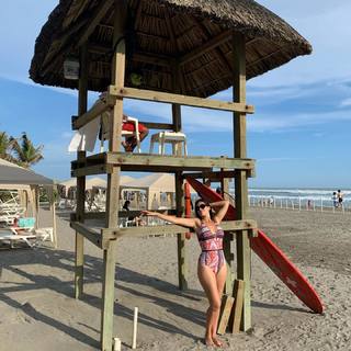 Luz Elena González feet photo thumbnail