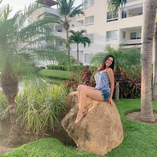 Luz Elena González feet photo thumbnail