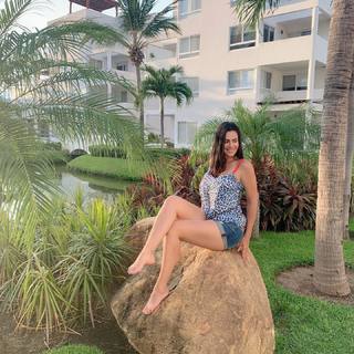 Luz Elena González feet photo thumbnail