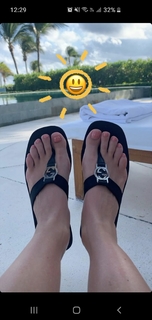 Luz Elena González feet photo thumbnail