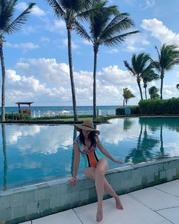 Luz Elena González feet photo thumbnail