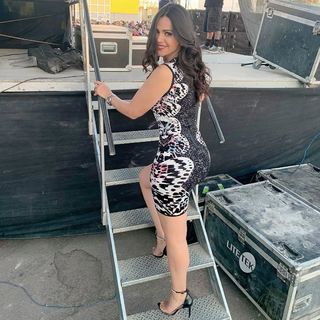 Luz Elena González feet photo thumbnail