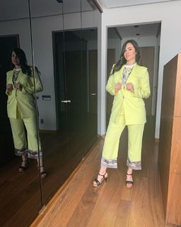 Luz Elena González feet photo thumbnail