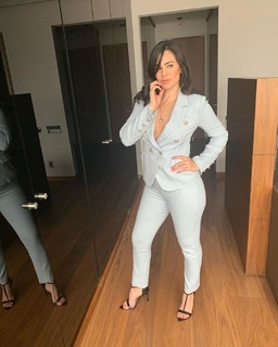 Luz Elena González feet photo thumbnail