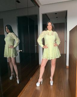 Luz Elena González feet photo thumbnail