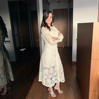 Luz Elena González feet photo thumbnail