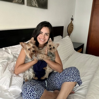 Luz Elena González feet photo thumbnail