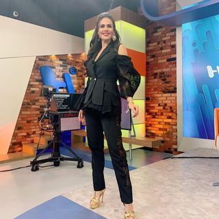 Luz Elena González feet photo thumbnail