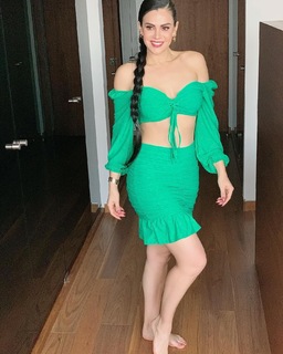 Luz Elena González feet photo thumbnail