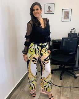 Luz Elena González feet photo thumbnail