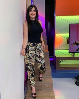 Luz Elena González feet photo thumbnail