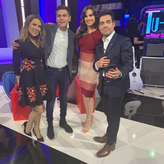 Luz Elena González feet photo thumbnail