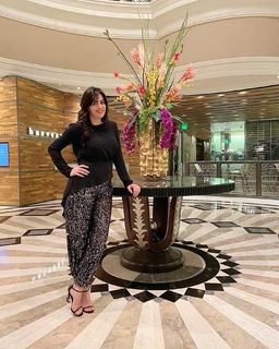 Luz Elena González feet photo thumbnail