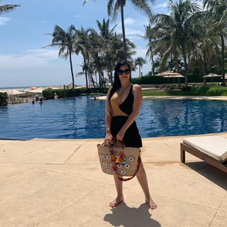 Luz Elena González feet photo thumbnail