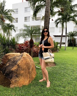 Luz Elena González feet photo thumbnail