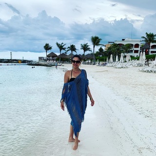 Luz Elena González feet photo thumbnail