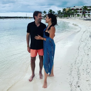 Luz Elena González feet photo thumbnail