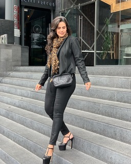 Luz Elena González feet photo thumbnail