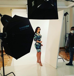 Luz Elena González feet photo thumbnail