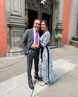 Luz Elena González feet photo thumbnail