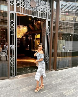 Luz Elena González feet photo thumbnail