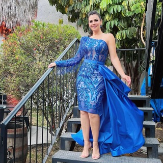 Luz Elena González feet photo thumbnail