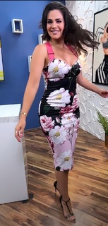 Luz Elena González feet photo thumbnail