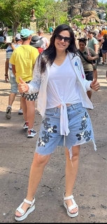 Luz Elena González feet photo thumbnail