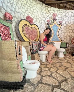 Luz Elena González feet photo thumbnail