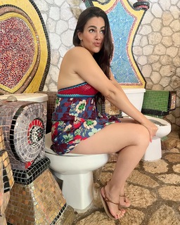 Luz Elena González feet photo thumbnail