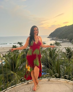 Luz Elena González feet photo thumbnail