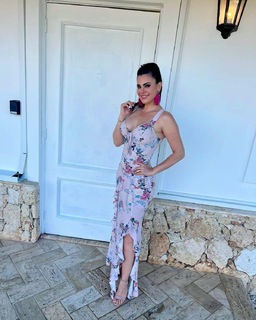 Luz Elena González feet photo thumbnail