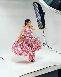 Luz Elena González feet photo thumbnail