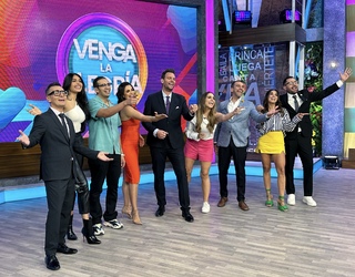 Luz Elena González feet photo thumbnail