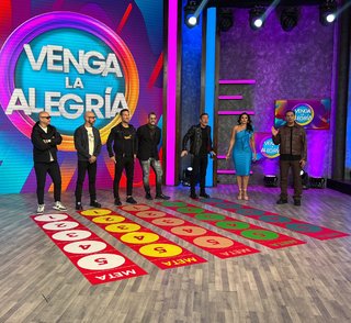 Luz Elena González feet photo thumbnail