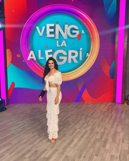 Luz Elena González feet photo thumbnail