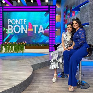 Luz Elena González feet photo thumbnail