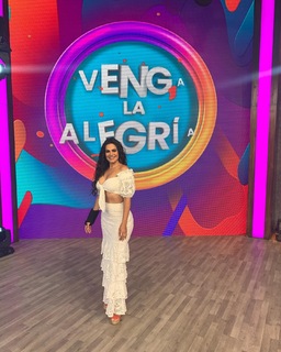 Luz Elena González feet photo thumbnail