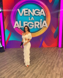 Luz Elena González feet photo thumbnail