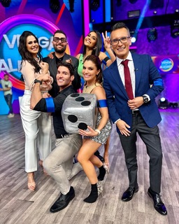 Luz Elena González feet photo thumbnail