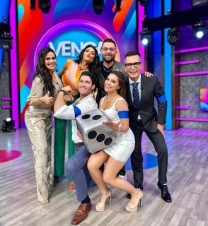 Luz Elena González feet photo thumbnail