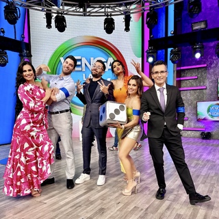 Luz Elena González feet photo thumbnail