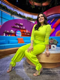 Luz Elena González feet photo thumbnail